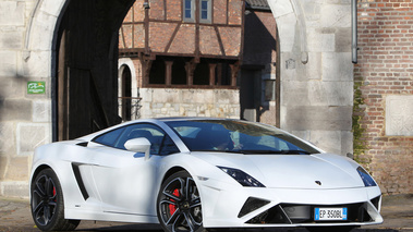 Lamborghini Gallardo LP560-4 MkII blanc 3/4 avant droit