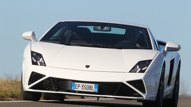 Lamborghini Gallardo LP560-4 MkII blanc 3/4 avant gauche penché