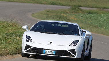 Lamborghini Gallardo LP560-4 MkII blanc 3/4 avant gauche penché