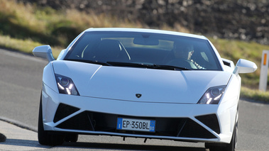 Lamborghini Gallardo LP560-4 MkII blanc face avant penché 2