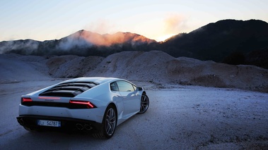 Lamborghini Huracan LP610-4 blanc 3/4 arrière droit 2