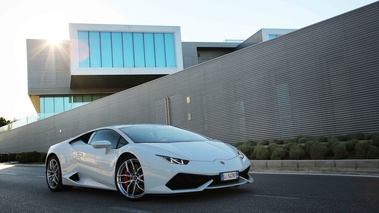 Lamborghini Huracan LP610-4 blanc 3/4 avant droit