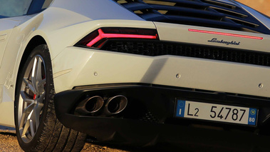 Lamborghini Huracan LP610-4 blanc feux arrière