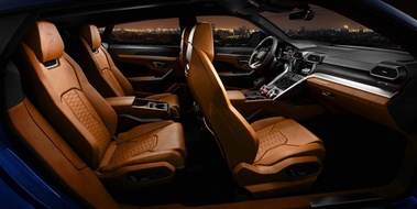 Lamborghini Urus bleu intérieur