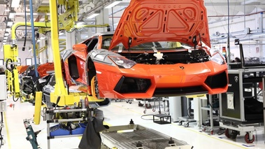 Usine Lamborghini - chaîne de montage Aventador 6