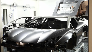Usine Lamborghini - chaîne de montage Aventador 8