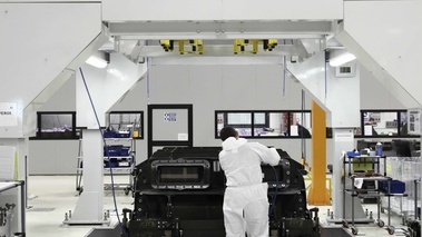 Usine Lamborghini - chaîne de montage Aventador debout 9