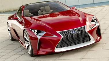 Lexus LF-LC rouge 3/4 avant droit penché