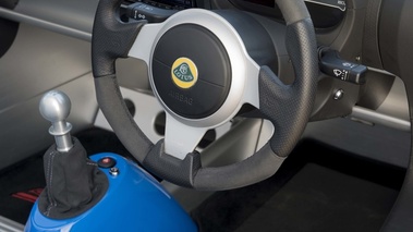 Lotus Elise S Club Racer bleu tableau de bord debout