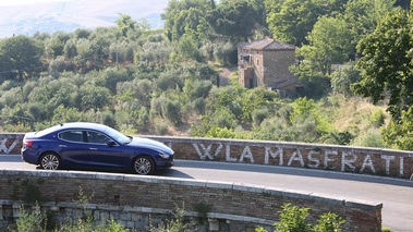 Maserati Ghibli bleu profil 2