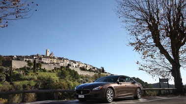 Maserati Quattroporte MY2013 marron 3/4 avant gauche 2