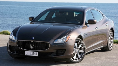 Maserati Quattroporte MY2013 marron 3/4 avant gauche