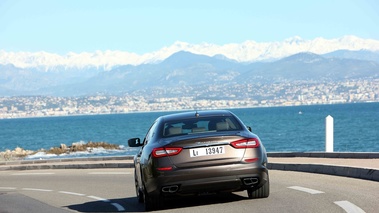 Maserati Quattroporte MY2013 marron face arrière penché