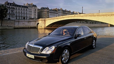 Maybach 57 noir 3/4 avant gauche