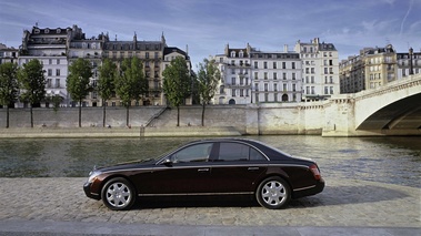 Maybach 57 noir profil