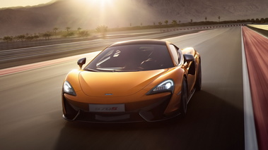 McLaren 570S Coupé - Jaune - face avant dynamique