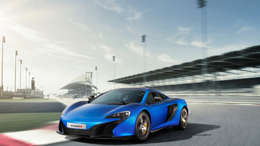 McLaren 650S - bleue - 3/4 avant gauche dynamique