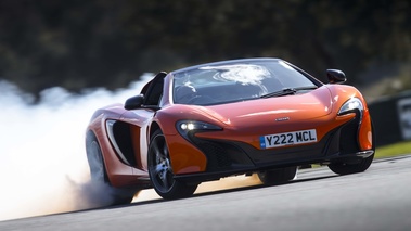 McLaren 650S Spider orange 3/4 avant droit drift