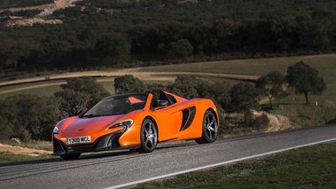 McLaren 650S Spider orange 3/4 avant gauche penché