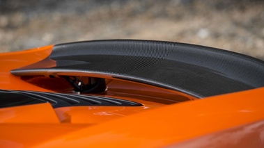 McLaren 650S Spider orange aileron