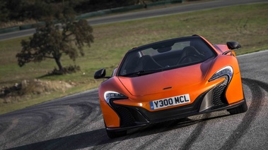 McLaren 650S Spider orange face avant penché