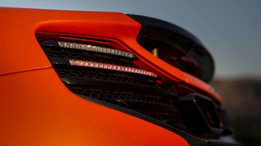McLaren 650S Spider orange feux arrière