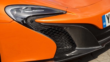 McLaren 650S Spider orange phare avant