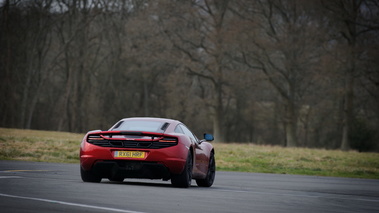 McLaren MP4-12C bordeaux 3/4 arrière droit