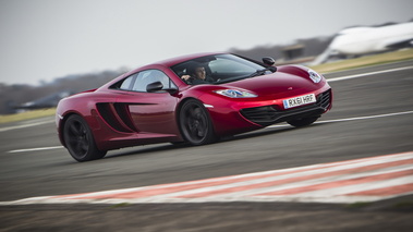 McLaren MP4-12C bordeaux 3/4 avant droit filé penché 4