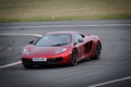 McLaren MP4-12C bordeaux 3/4 avant gauche 2