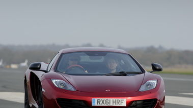 McLaren MP4-12C bordeaux face avant debout