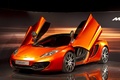 McLaren MP4-12C orange 3/4 avant gauche portes ouvertes