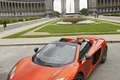 McLaren MP4-12C Spider orange 3/4 avant gauche debout