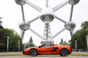 McLaren MP4-12C Spider orange vue de profil