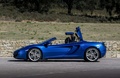 McLaren MP4-12C Spyder bleu profil fermeture toit