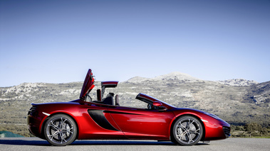 McLaren MP4-12C Spyder bordeaux profil ouverture toit