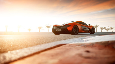 McLaren P1 3/4 arrière droit 2