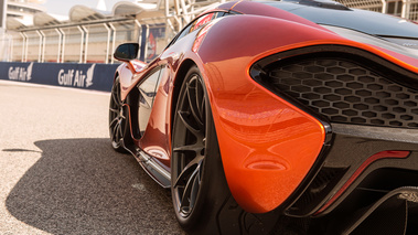 McLaren P1 feux arrière