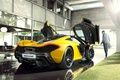 McLaren P1 jaune 3/4 arrière droit portes ouvertes 2