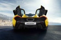 McLaren P1 jaune face arrière portes ouvertes