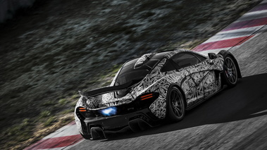 McLaren P1 - mulet camouflé - 3/4 arrière gauche, dynamique