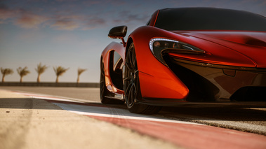 McLaren P1 phare avant