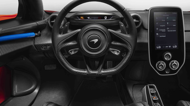 McLaren Senna orange tableau de bord