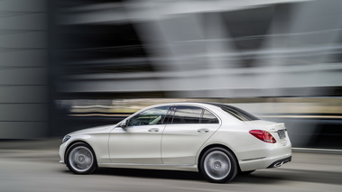 Mercedes-Benz 2014 C250 - blanche - 3/4 arrière gauche dynamique