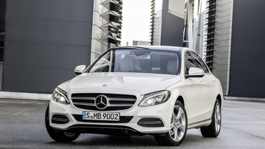 Mercedes-Benz 2014 C250 - blanche - 3/4 avant gauche