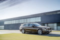 Mercedes-Benz Classe C break - marron - 3/4 avant droit dynamique