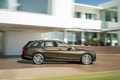 Mercedes-Benz Classe C break - marron - profil droit dynamique