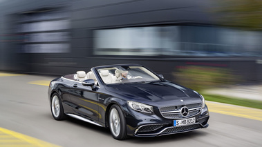 Mercedes-Benz S65 AMG Cabrio - Bleu - 3/4 avant droit dynamique