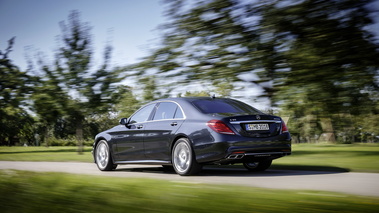 Mercedes-Benz S65 AMG - noire - 3/4 arrière gauche dynamique