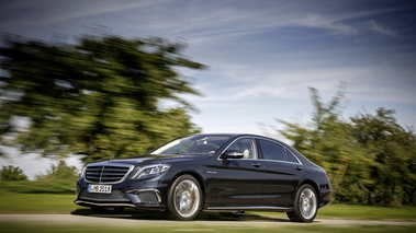 Mercedes-Benz S65 AMG - noire - 3/4 avant gauche dynamique